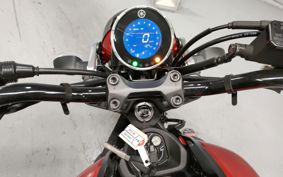 YAMAHA XSR125 ..