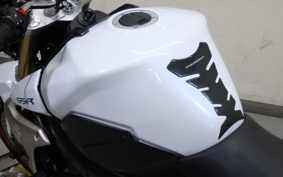 SUZUKI GSR750 2011 C5111