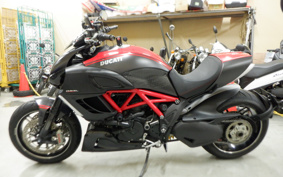 DUCATI  DUCATI DIAVEL CARBON 2012 ZDMG100ABBB