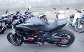 DUCATI  DUCATI DIAVEL CARBON 2013 ZDMG100ABCB