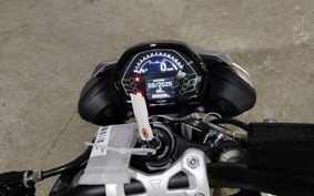 TRIUMPH TRIUMPH STREET TRIPLE R HDA604