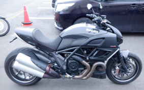 DUCATI  DUCATI DIAVEL CARBON 2013 ZDMG100ABCB