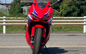 HONDA CBR650R E-CLUTCH 2024 RH17